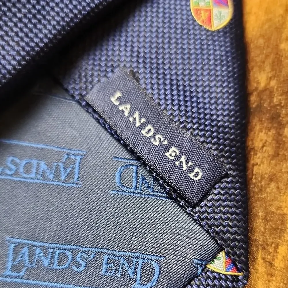 LANDS' END | Preppy Collegiate Academia Blue Textured Tie w/ School Crest Design